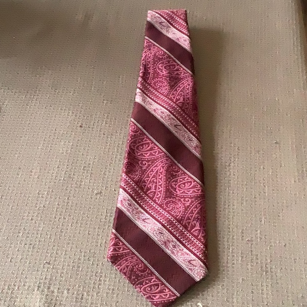 Vintage Maroon tie (no name tag) measures 4.5 “wide x 54” long style from 1980’s